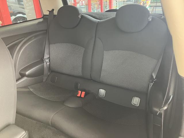 ＭＩＮＩ ワン　車検２年付　保証付　３ドア　６ＭＴ　Ｒ３年クラッチＯ／Ｈ済　Ｒ３年ブレーキパッド＆ディスク交換済＆ヘッドカバーガスケット交換済　Ｒ５年ＡＣコンプレッサー交換済　ナビ　ＴＶ　ノーマルタイヤ有（8枚目）