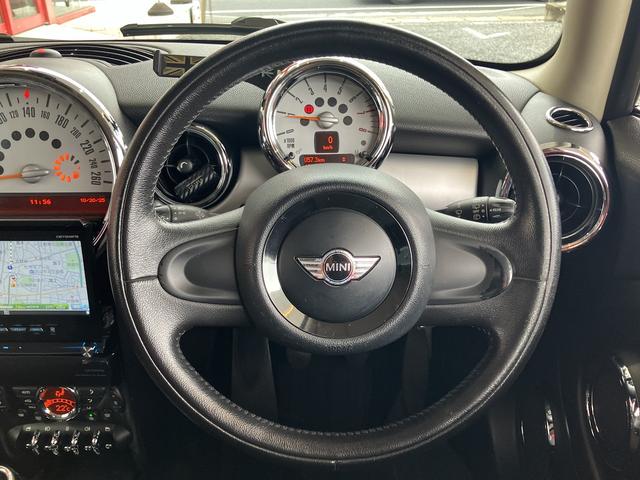 ＭＩＮＩ ワン　車検２年付　保証付　３ドア　６ＭＴ　Ｒ３年クラッチＯ／Ｈ済　Ｒ３年ブレーキパッド＆ディスク交換済＆ヘッドカバーガスケット交換済　Ｒ５年ＡＣコンプレッサー交換済　ナビ　ＴＶ　ノーマルタイヤ有（22枚目）