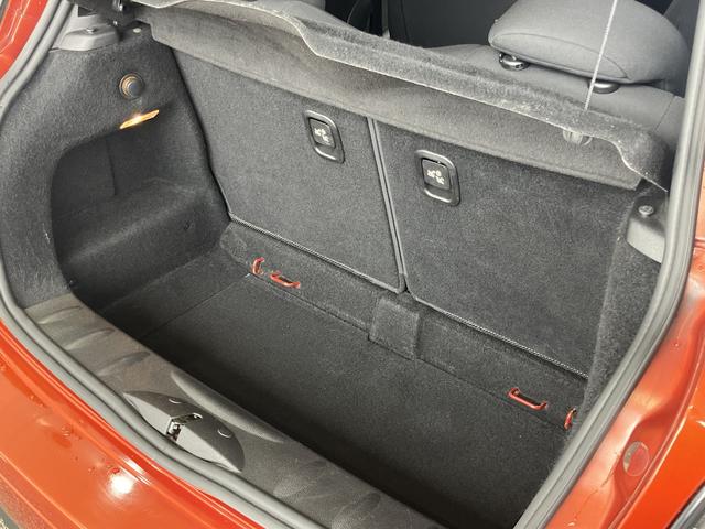 ＭＩＮＩ ワン　車検２年付　保証付　３ドア　６ＭＴ　Ｒ３年クラッチＯ／Ｈ済　Ｒ３年ブレーキパッド＆ディスク交換済＆ヘッドカバーガスケット交換済　Ｒ５年ＡＣコンプレッサー交換済　ナビ　ＴＶ　ノーマルタイヤ有（33枚目）