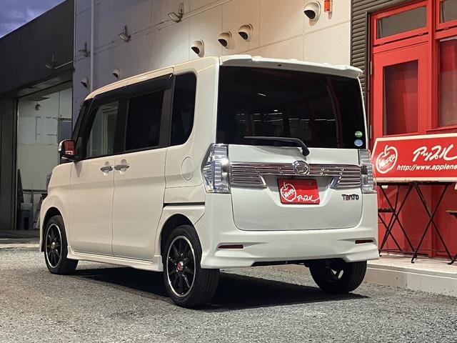 アップル流山あおぞら店では、駐車場も多く設けておりますのでお気軽にご来店下さい!屋根付きですので雨の日も安心してお越し頂けます!