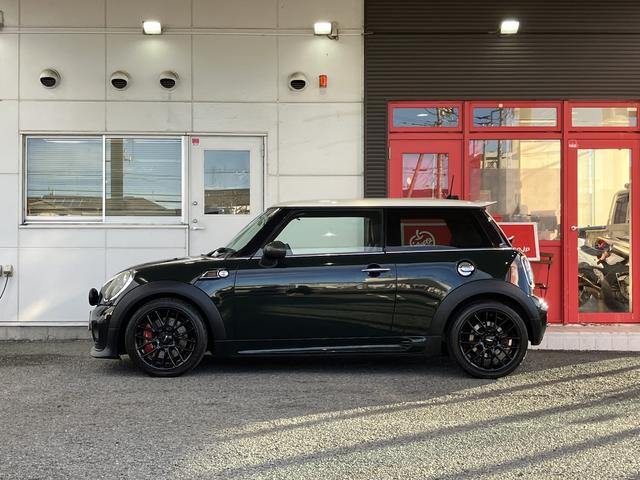 MINI ジョンクーパWワールドチャンピオンシップ50 国内限定10台 6MT R56 限定色コンナットグリーン サイン入りボンネットストライプ レザーシート JCW専用エアロ 専用17インチAW アルカンターラステアリング ETC レーダー探知機(4枚目)