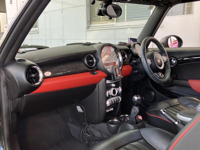 MINI ジョンクーパWワールドチャンピオンシップ50 国内限定10台 6MT R56 限定色コンナットグリーン サイン入りボンネットストライプ レザーシート JCW専用エアロ 専用17インチAW アルカンターラステアリング ETC レーダー探知機(6枚目)