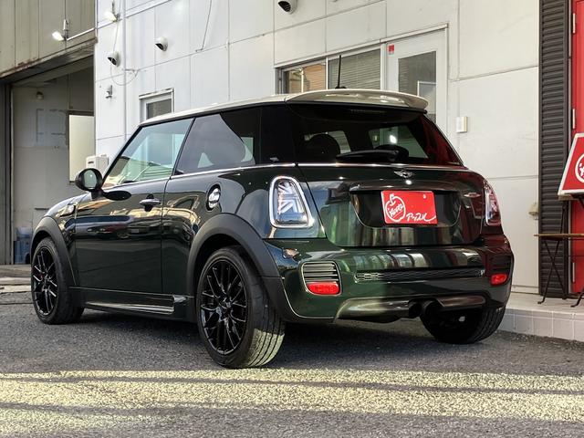 MINI ジョンクーパWワールドチャンピオンシップ50 国内限定10台 6MT R56 限定色コンナットグリーン サイン入りボンネットストライプ レザーシート JCW専用エアロ 専用17インチAW アルカンターラステアリング ETC レーダー探知機(9枚目)