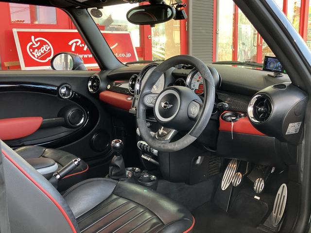 MINI ジョンクーパWワールドチャンピオンシップ50 国内限定10台 6MT R56 限定色コンナットグリーン サイン入りボンネットストライプ レザーシート JCW専用エアロ 専用17インチAW アルカンターラステアリング ETC レーダー探知機(12枚目)
