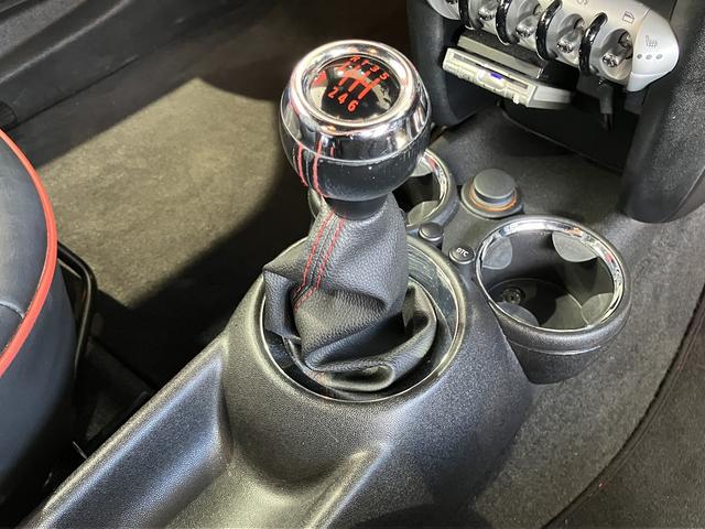 MINI ジョンクーパWワールドチャンピオンシップ50 国内限定10台 6MT R56 限定色コンナットグリーン サイン入りボンネットストライプ レザーシート JCW専用エアロ 専用17インチAW アルカンターラステアリング ETC レーダー探知機(29枚目)