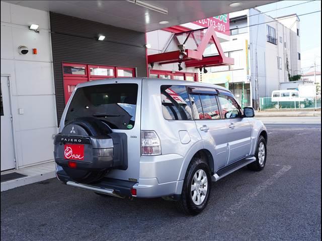 パジェロ ロング　ＧＲ　４ＷＤ　ディーゼルターボ　リアデフロック付　パナソニックナビ　ＴＶ　バックカメラ　前席シートヒーター　７人乗り　スキッドプレート　キーレス　ＥＴＣ　フォグライト　横滑り防止　１７インチアルミ（3枚目）