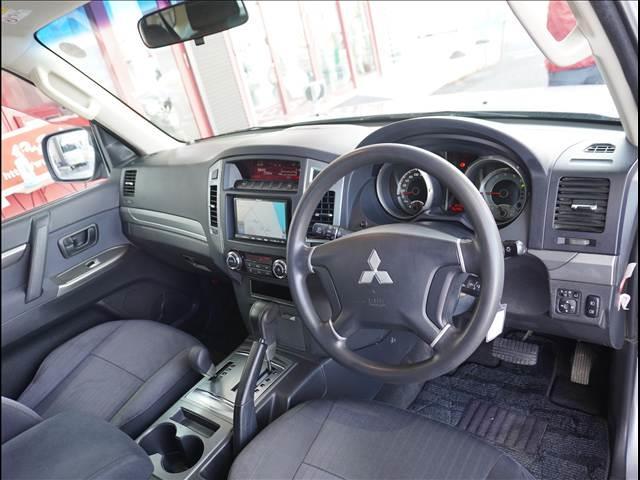 パジェロ ロング　ＧＲ　４ＷＤ　ディーゼルターボ　リアデフロック付　パナソニックナビ　ＴＶ　バックカメラ　前席シートヒーター　７人乗り　スキッドプレート　キーレス　ＥＴＣ　フォグライト　横滑り防止　１７インチアルミ（6枚目）