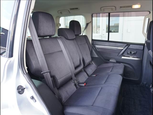 パジェロ ロング　ＧＲ　４ＷＤ　ディーゼルターボ　リアデフロック付　パナソニックナビ　ＴＶ　バックカメラ　前席シートヒーター　７人乗り　スキッドプレート　キーレス　ＥＴＣ　フォグライト　横滑り防止　１７インチアルミ（7枚目）