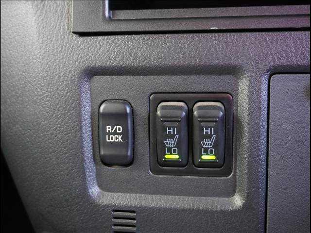 パジェロ ロング　ＧＲ　４ＷＤ　ディーゼルターボ　リアデフロック付　パナソニックナビ　ＴＶ　バックカメラ　前席シートヒーター　７人乗り　スキッドプレート　キーレス　ＥＴＣ　フォグライト　横滑り防止　１７インチアルミ（13枚目）