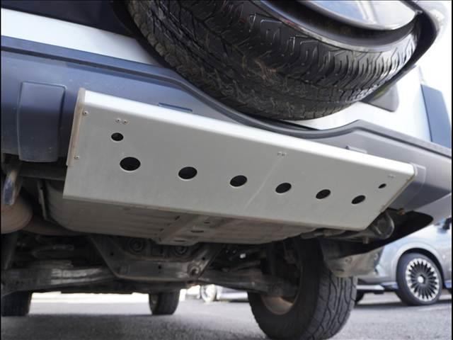 パジェロ ロング　ＧＲ　４ＷＤ　ディーゼルターボ　リアデフロック付　パナソニックナビ　ＴＶ　バックカメラ　前席シートヒーター　７人乗り　スキッドプレート　キーレス　ＥＴＣ　フォグライト　横滑り防止　１７インチアルミ（14枚目）