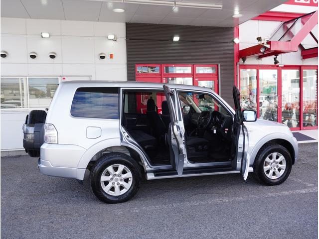 パジェロ ロング　ＧＲ　４ＷＤ　ディーゼルターボ　リアデフロック付　パナソニックナビ　ＴＶ　バックカメラ　前席シートヒーター　７人乗り　スキッドプレート　キーレス　ＥＴＣ　フォグライト　横滑り防止　１７インチアルミ（30枚目）