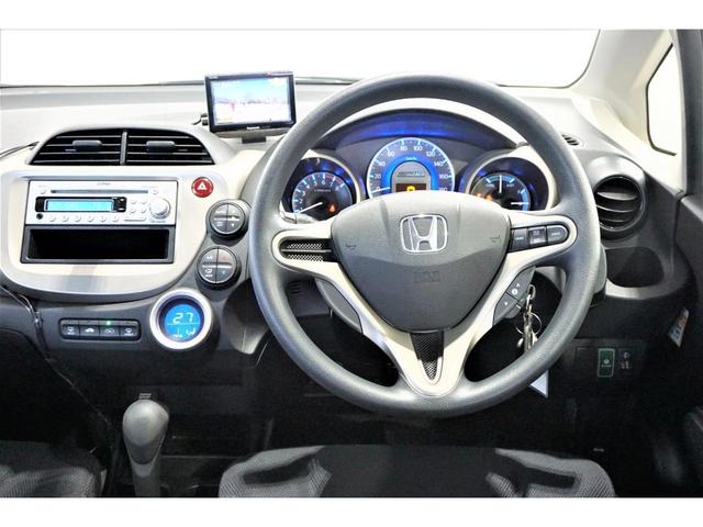 ベースグレード 1年保証付 エコカー減税対象車 走行43千km 禁煙車 アイドリングストップ ポータブルナビ 地デジTV クルーズコントロール 純正CDオーディオ キーレスエントリー オートエアコン 電動格納ミラー(6枚目)