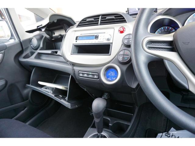 ベースグレード 1年保証付 エコカー減税対象車 走行43千km 禁煙車 アイドリングストップ ポータブルナビ 地デジTV クルーズコントロール 純正CDオーディオ キーレスエントリー オートエアコン 電動格納ミラー(15枚目)