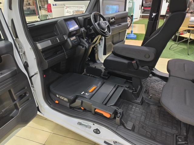 ����ȑ��́A�Z���^�[�s���[���X�ŁA�傫�ȉו������N���N�ύځB