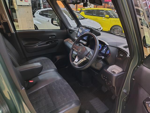 デリカミニ Ｔ　プレミアム　アルパイン１０インチナビ　４ＷＤ　ターボ（4枚目）