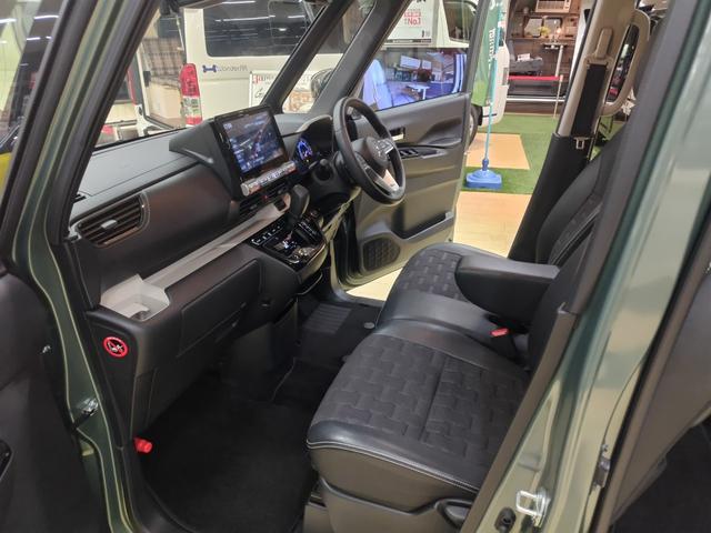デリカミニ Ｔ　プレミアム　アルパイン１０インチナビ　４ＷＤ　ターボ（8枚目）
