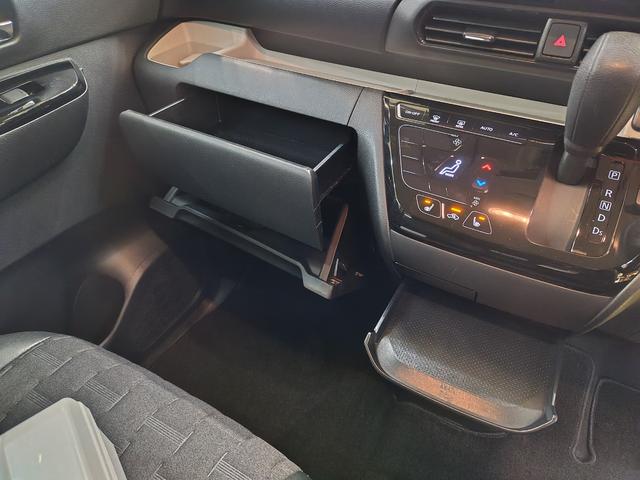 デリカミニ Ｔ　プレミアム　アルパイン１０インチナビ　４ＷＤ　ターボ（14枚目）