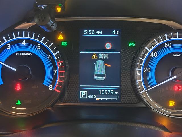 デリカミニ Ｔ　プレミアム　アルパイン１０インチナビ　４ＷＤ　ターボ（18枚目）