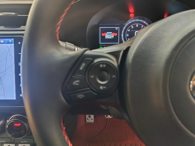 �X�e�A�����O�X�C�b�`�ŃI�[�f�B�I�̑��삪�ł��܂�