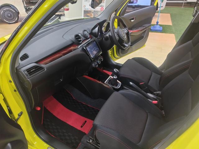 スイフトスポーツ ベースグレード 8インチナビ、ワークエモーション17インチアルミ(13枚目)