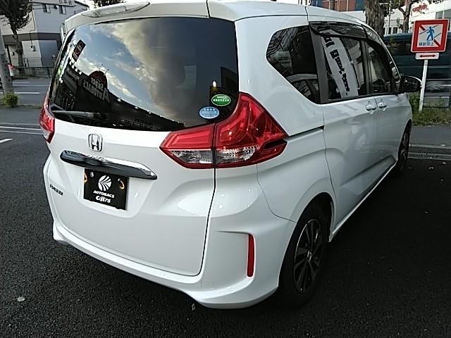 フリード Ｇ・ホンダセンシング　両側電動スライド　キーレス　フルセグ　ナビ＆ＴＶ　１５アルミホイール　アイドリングストップ　エアバッグ　オートマ　フル装備　助手席エアバッグ　衝突被害軽減システム　ＥＴＣ　バックカメラ　スマートキー（3枚目）