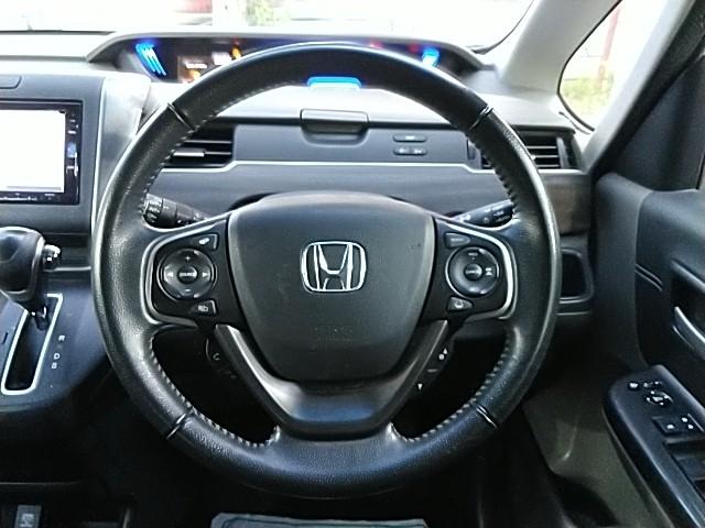 フリード Ｇ・ホンダセンシング　両側電動スライド　キーレス　フルセグ　ナビ＆ＴＶ　１５アルミホイール　アイドリングストップ　エアバッグ　オートマ　フル装備　助手席エアバッグ　衝突被害軽減システム　ＥＴＣ　バックカメラ　スマートキー（8枚目）