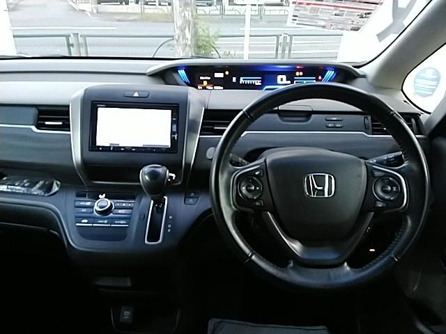 フリード Ｇ・ホンダセンシング　両側電動スライド　キーレス　フルセグ　ナビ＆ＴＶ　１５アルミホイール　アイドリングストップ　エアバッグ　オートマ　フル装備　助手席エアバッグ　衝突被害軽減システム　ＥＴＣ　バックカメラ　スマートキー（9枚目）