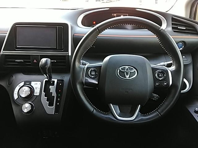 シエンタ ハイブリッドＧ　クエロ　両側電動スライド　キーレス　フルセグ　ナビ＆ＴＶ　乗車定員７人　エアバッグ　オートマ　ディーラー車　フル装備　助手席エアバッグ　衝突被害軽減システム　ＥＴＣ　バックカメラ　スマートキー　横滑り防止機能（8枚目）