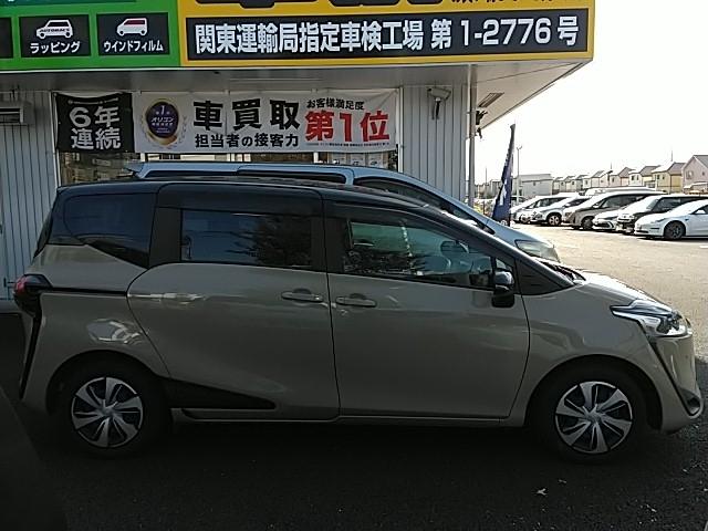 シエンタ ハイブリッドＧ　クエロ　両側電動スライド　キーレス　フルセグ　ナビ＆ＴＶ　乗車定員７人　エアバッグ　オートマ　ディーラー車　フル装備　助手席エアバッグ　衝突被害軽減システム　ＥＴＣ　バックカメラ　スマートキー　横滑り防止機能（16枚目）