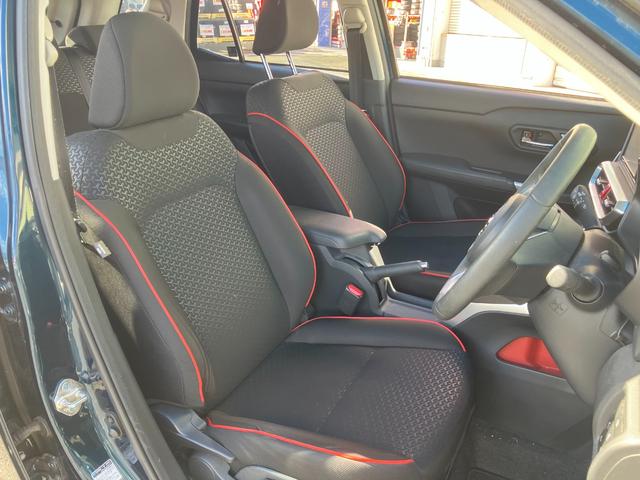 ライズ Ｚ　ワンオーナー　キーレス　フルセグ　ナビ＆ＴＶ　１７アルミホイール　エアバッグ　オートマ　フル装備　助手席エアバッグ　バックカメラ　スマートキー（10枚目）