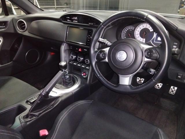 ８６ ＧＴ　キーレス　フルセグ　ナビ＆ＴＶ　１９アルミホイール　エアバッグ　フル装備　安全装備　助手席エアバッグ　サイドエアバッグ　ＥＴＣ　スマートキー　横滑り防止機能　オートクルーズコントロール（2枚目）