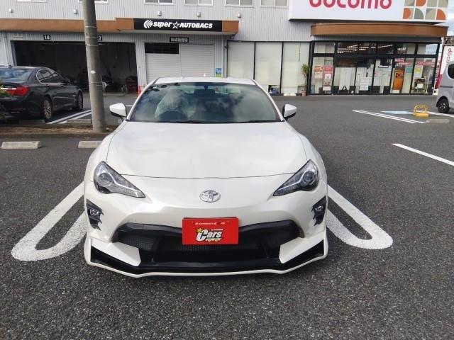 ８６ ＧＴ　キーレス　フルセグ　ナビ＆ＴＶ　１９アルミホイール　エアバッグ　フル装備　安全装備　助手席エアバッグ　サイドエアバッグ　ＥＴＣ　スマートキー　横滑り防止機能　オートクルーズコントロール（4枚目）