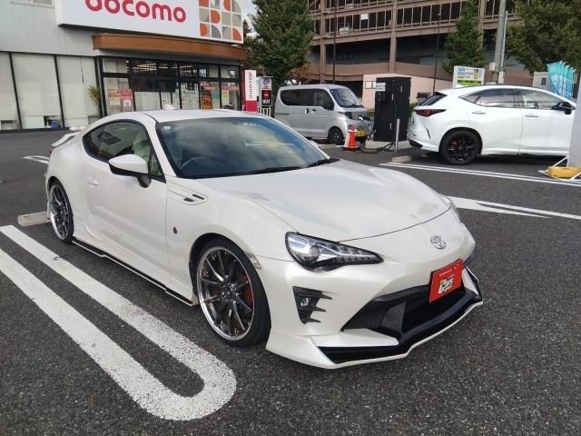 ８６ ＧＴ　キーレス　フルセグ　ナビ＆ＴＶ　１９アルミホイール　エアバッグ　フル装備　安全装備　助手席エアバッグ　サイドエアバッグ　ＥＴＣ　スマートキー　横滑り防止機能　オートクルーズコントロール（7枚目）