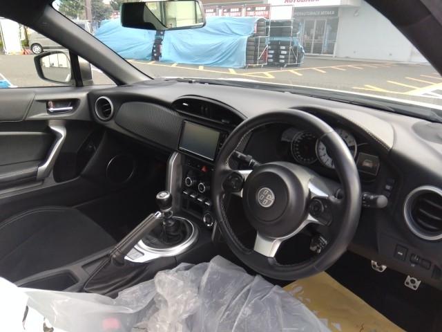 ８６ ＧＴ　キーレス　フルセグ　ナビ＆ＴＶ　１９アルミホイール　エアバッグ　フル装備　安全装備　助手席エアバッグ　サイドエアバッグ　ＥＴＣ　スマートキー　横滑り防止機能　オートクルーズコントロール（9枚目）