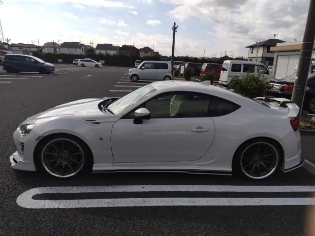 ８６ ＧＴ　キーレス　フルセグ　ナビ＆ＴＶ　１９アルミホイール　エアバッグ　フル装備　安全装備　助手席エアバッグ　サイドエアバッグ　ＥＴＣ　スマートキー　横滑り防止機能　オートクルーズコントロール（17枚目）