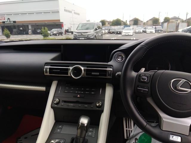 ＲＣ ＲＣ３５０　Ｆスポーツ　サンルーフ　革シート　キーレス　フルセグ　ナビ＆ＴＶ　１９アルミホイール　エアバッグ　電動シート　オートマ　フル装備　安全装備　助手席エアバッグ　サイドエアバッグ　衝突被害軽減システム　ＥＴＣ（9枚目）