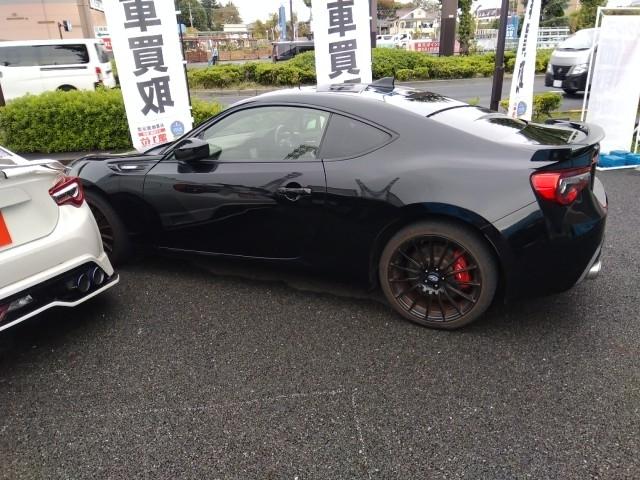 ＢＲＺ ＳＴＩ　スポーツ　キーレス　フルセグ　ナビ＆ＴＶ　１８アルミホイール　エアバッグ　フル装備　安全装備　助手席エアバッグ　サイドエアバッグ　ＥＴＣ　バックカメラ　スマートキー　横滑り防止機能　オートクルーズコントロール（11枚目）