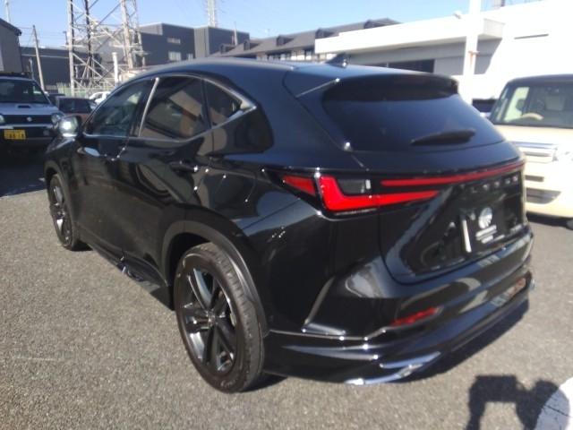 ＮＸ ＮＸ３５０ｈ　バージョンＬ　ワンオーナー　サンルーフ　革シート　キーレス　フルセグ　ナビ＆ＴＶ　２０アルミホイール　エアバッグ　電動シート　オートマ　フル装備　安全装備　助手席エアバッグ　サイドエアバッグ　衝突被害軽減システム（6枚目）