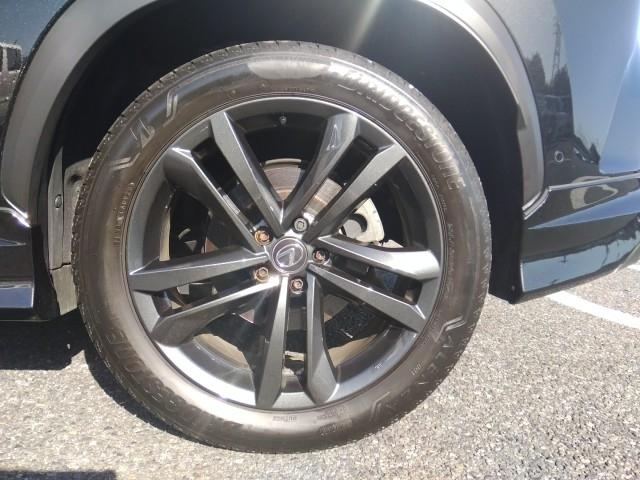 ＮＸ ＮＸ３５０ｈ　バージョンＬ　ワンオーナー　サンルーフ　革シート　キーレス　フルセグ　ナビ＆ＴＶ　２０アルミホイール　エアバッグ　電動シート　オートマ　フル装備　安全装備　助手席エアバッグ　サイドエアバッグ　衝突被害軽減システム（7枚目）