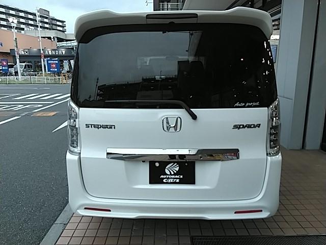 ステップワゴンスパーダ Ｚ　クールスピリット　両側電動スライド　キーレス　フルセグ　ナビ＆ＴＶ　１７アルミホイール　乗車定員８人　エアバッグ　オートマ　フル装備　助手席エアバッグ　ＨＩＤヘッドライト　ＥＴＣ　バックカメラ　スマートキー（5枚目）