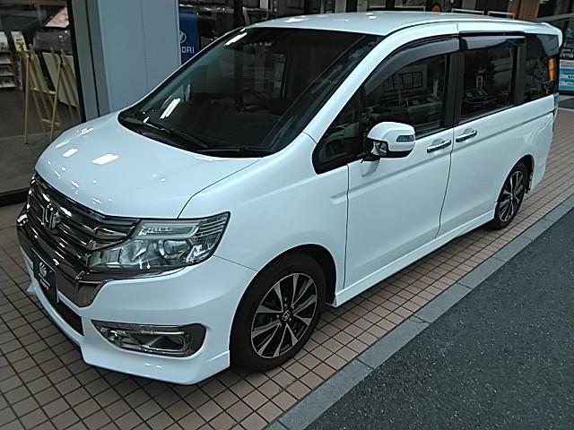 ステップワゴンスパーダ Ｚ　クールスピリット　両側電動スライド　キーレス　フルセグ　ナビ＆ＴＶ　１７アルミホイール　乗車定員８人　エアバッグ　オートマ　フル装備　助手席エアバッグ　ＨＩＤヘッドライト　ＥＴＣ　バックカメラ　スマートキー（6枚目）