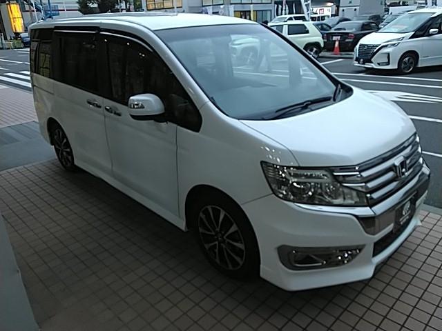 ステップワゴンスパーダ Ｚ　クールスピリット　両側電動スライド　キーレス　フルセグ　ナビ＆ＴＶ　１７アルミホイール　乗車定員８人　エアバッグ　オートマ　フル装備　助手席エアバッグ　ＨＩＤヘッドライト　ＥＴＣ　バックカメラ　スマートキー（7枚目）