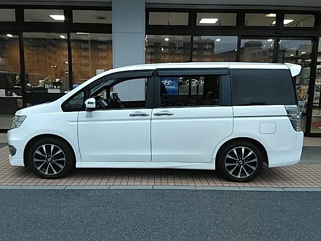 ステップワゴンスパーダ Ｚ　クールスピリット　両側電動スライド　キーレス　フルセグ　ナビ＆ＴＶ　１７アルミホイール　乗車定員８人　エアバッグ　オートマ　フル装備　助手席エアバッグ　ＨＩＤヘッドライト　ＥＴＣ　バックカメラ　スマートキー（16枚目）