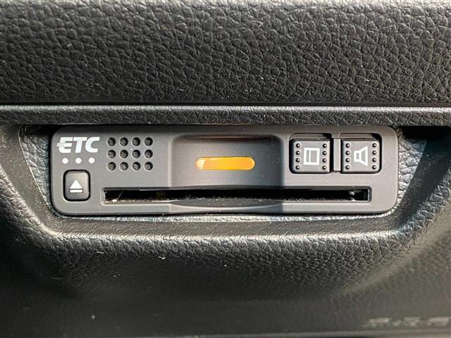 ＥＸ　純正８型インターナビ　サンルーフ　　黒革シート　ＵＳＢ　ＢＴ　フルセグＴＶ　ＨＵＤ　ＢＳＭ　ＬＫＡ　前席シートヒーターパワーシート　　置くだけ充電　バックカメラ　　ＬＥＤオートライト　レーダークルコン(17枚目)