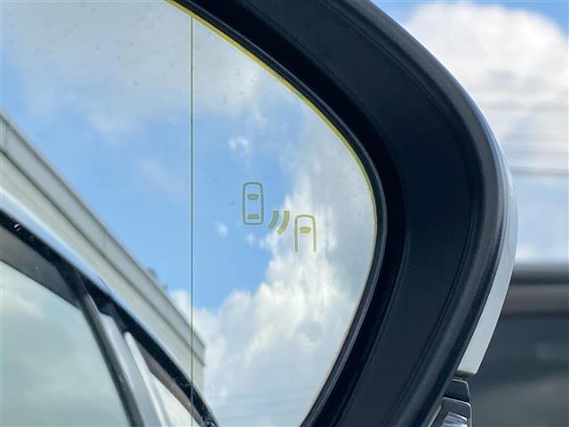 カムリ Ｇレザーパッケージ　純正９型ナビ（Ｂｌｕｅｔｏｏｔｈ，バックカメラ，フルセグＴＶ）　パワーバックドア　レーダークルーズコントロール　横滑り防止装置　盗難防止装置　カーテンエアバッグ　オートマチックハイビーム　禁煙車（3枚目）