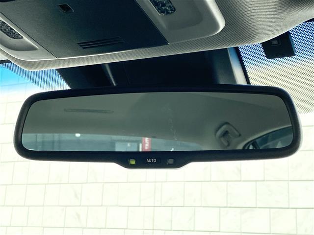 カムリ Ｇレザーパッケージ　純正９型ナビ（Ｂｌｕｅｔｏｏｔｈ，バックカメラ，フルセグＴＶ）　パワーバックドア　レーダークルーズコントロール　横滑り防止装置　盗難防止装置　カーテンエアバッグ　オートマチックハイビーム　禁煙車（10枚目）