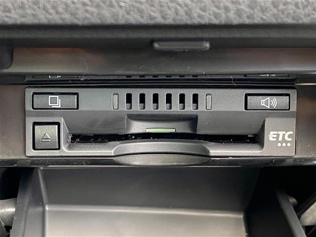 カムリ Ｇレザーパッケージ　純正９型ナビ（Ｂｌｕｅｔｏｏｔｈ，バックカメラ，フルセグＴＶ）　パワーバックドア　レーダークルーズコントロール　横滑り防止装置　盗難防止装置　カーテンエアバッグ　オートマチックハイビーム　禁煙車（19枚目）