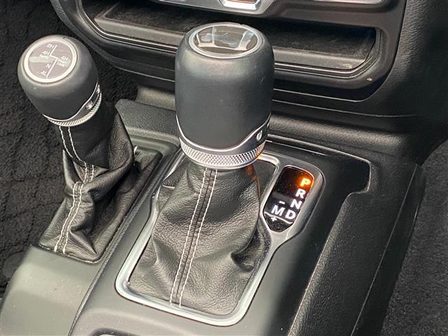 ジープ・ラングラーアンリミテッド サハラ ワンオーナー ブラインドスポットモニター メーカー純正ナビ(フルセグ・Bluetooth・AUX・USB) 純正ドライブレコーダー ETC2.0 バックカメラ 前席シートヒーター LEDヘッドライト(20枚目)