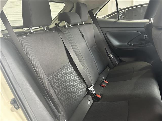 ヤリスクロス ハイブリッドG ブラインドスポットモニター メーカー純正ナビ(フルセグ・Bluetooth・USB) トヨタセーフティセンス オートクルーズコントロール ドライブレコーダー LEDヘッドライト 純正フロアマット(5枚目)