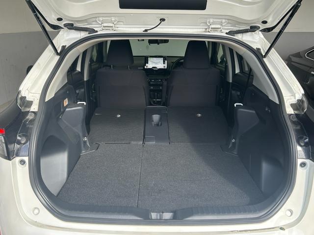 ヤリスクロス ハイブリッドG ブラインドスポットモニター メーカー純正ナビ(フルセグ・Bluetooth・USB) トヨタセーフティセンス オートクルーズコントロール ドライブレコーダー LEDヘッドライト 純正フロアマット(8枚目)